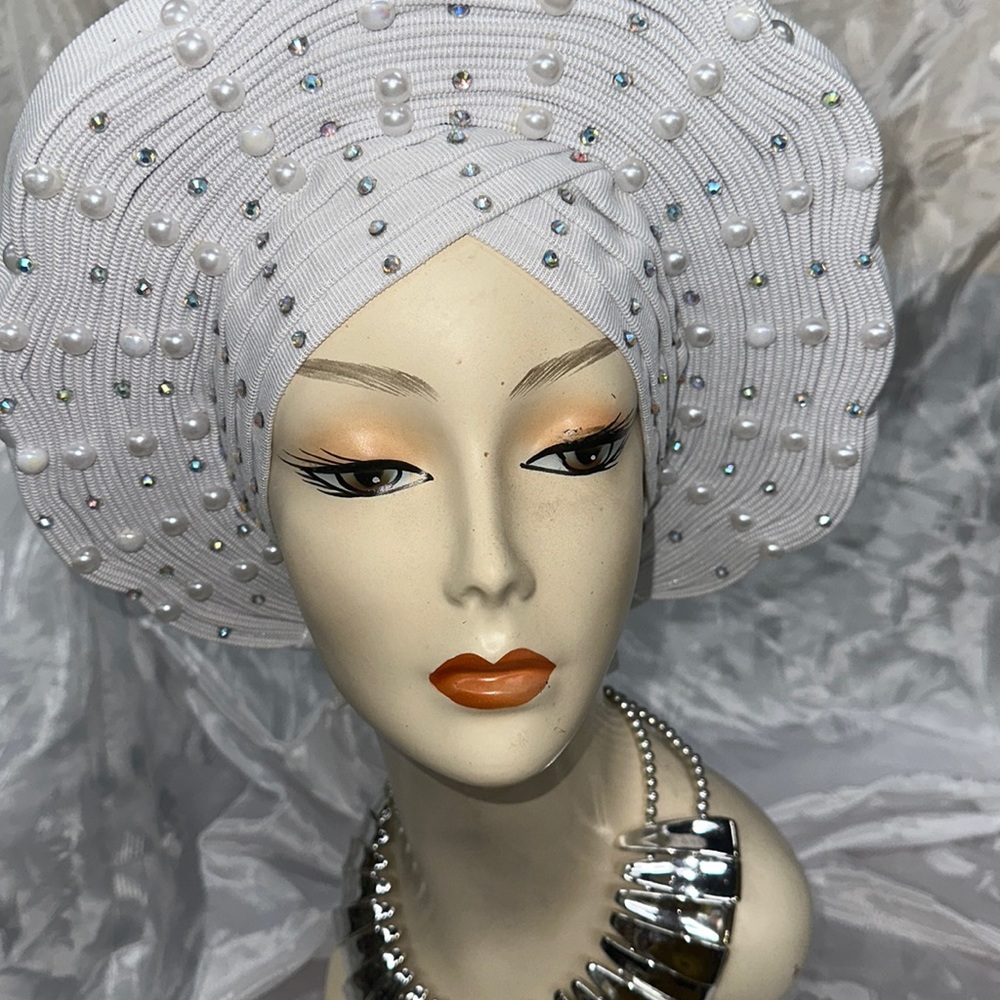 Nageriene hat rap one size white with white beads
